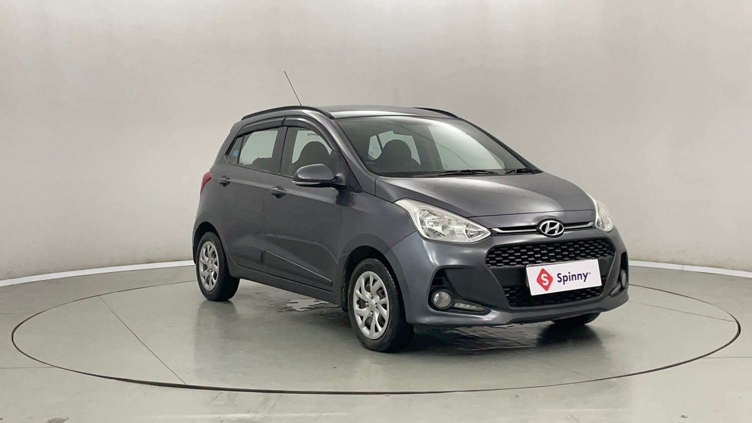 Used 2017 Hyundai Grand i10 Sportz (O) 1.2 Kappa VTVT Petrol Manual exterior RIGHT FRONT CORNER VIEW