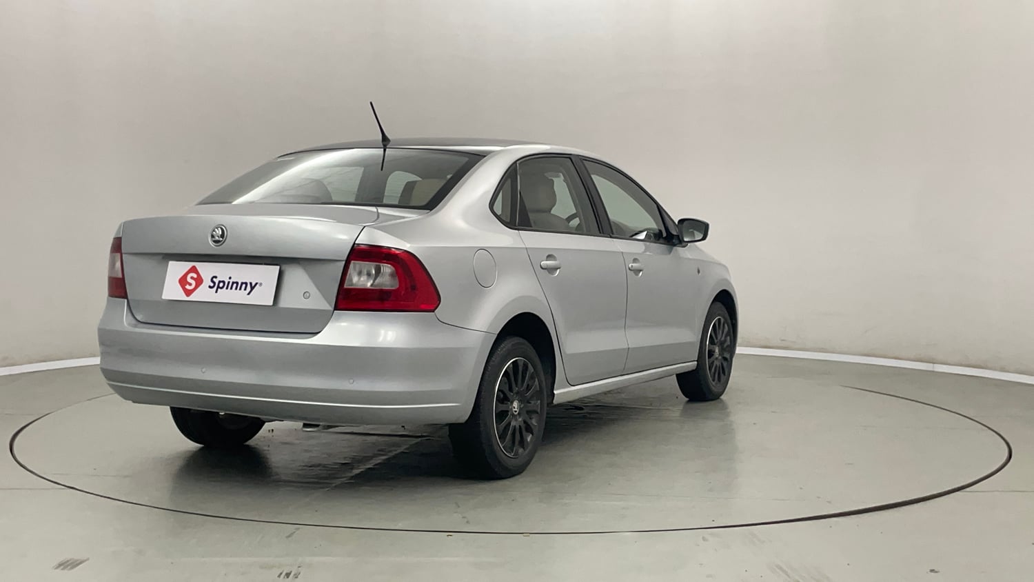 Used 2015 Skoda Rapid 1.6 MPI Elegance Petrol Manual exterior RIGHT REAR CORNER VIEW