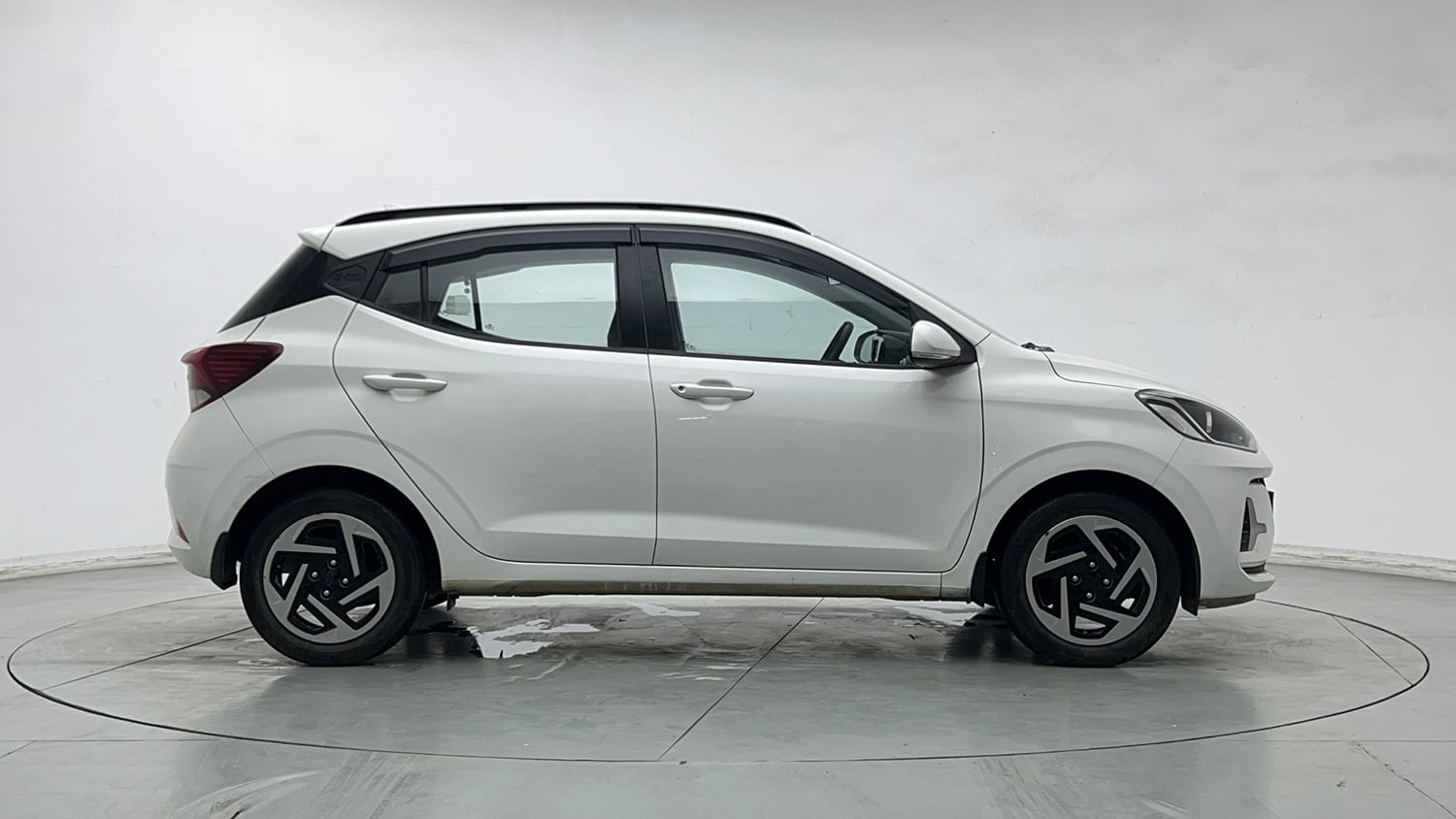 Used 2023 Hyundai Grand i10 Nios Sportz 1.2 Kappa VTVT Petrol Manual exterior RIGHT SIDE VIEW
