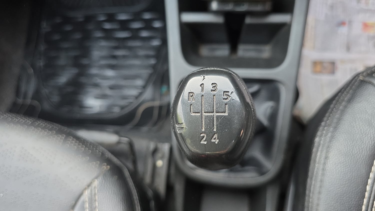 Used 2020 Renault Kwid RXL Petrol Manual interior GEAR  KNOB VIEW