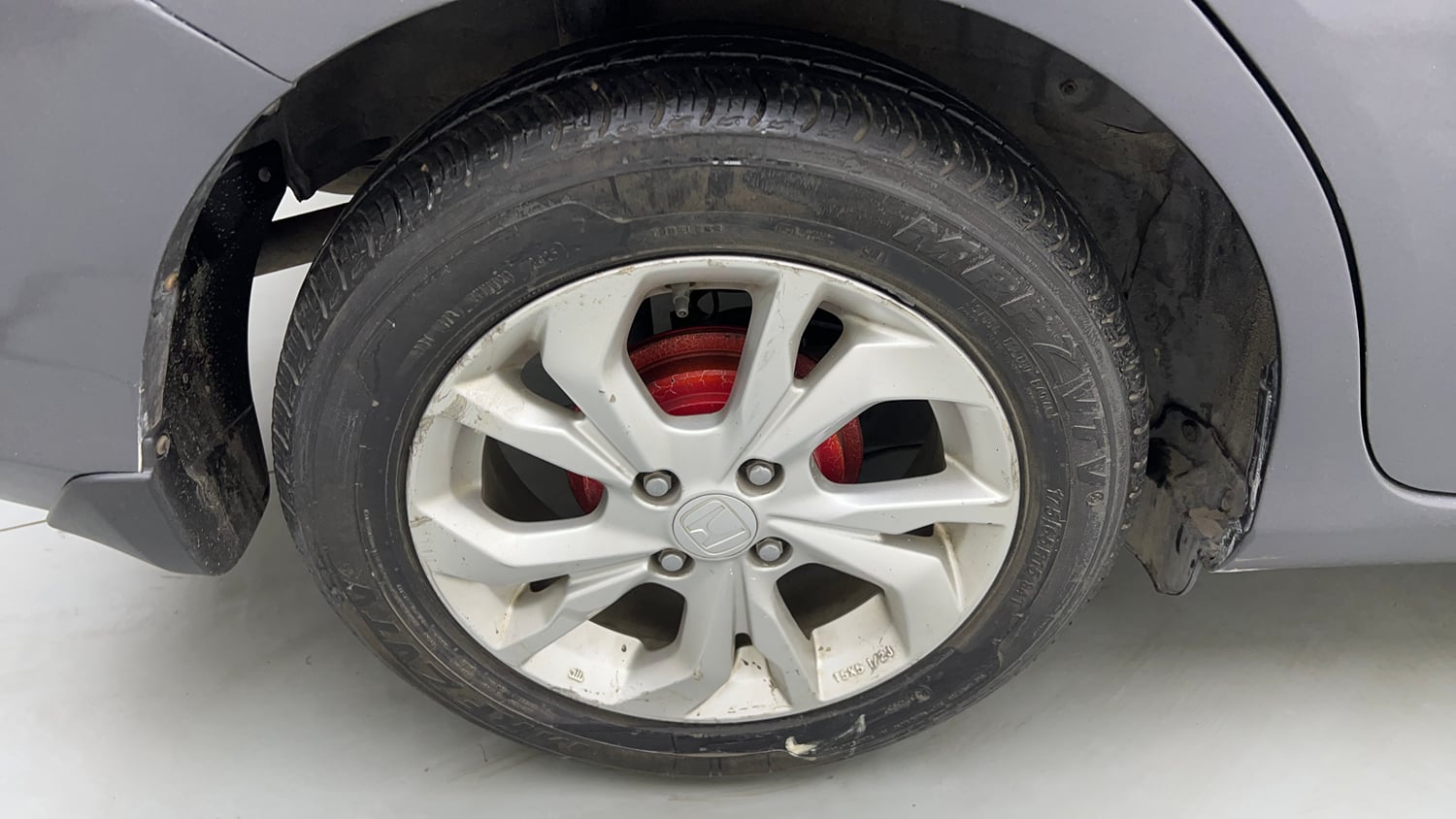 Used 2018 Honda Amaze 1.5 V CVT Diesel Diesel Automatic tyres RIGHT REAR TYRE RIM VIEW