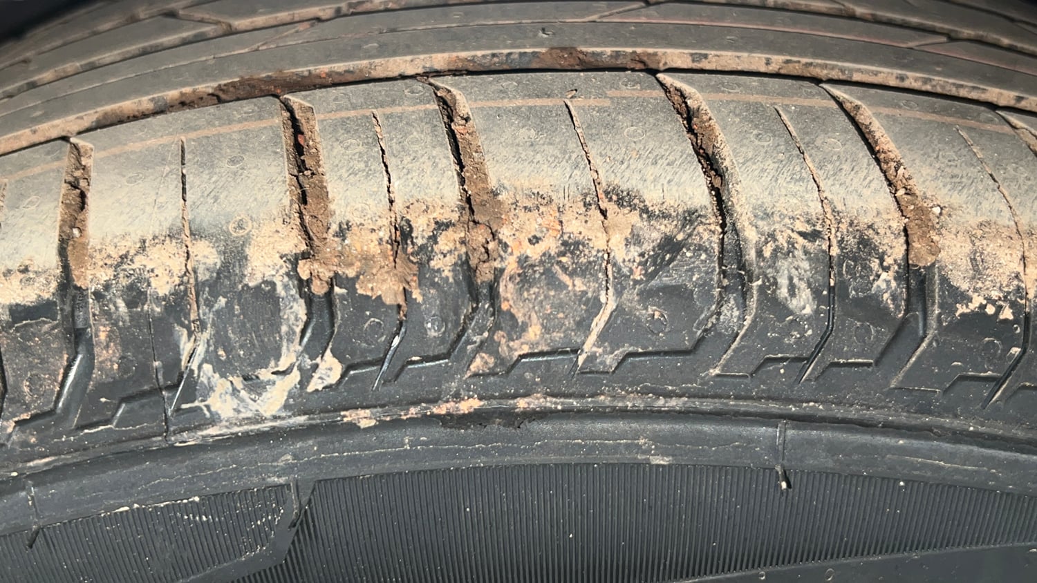 Used 2019 Maruti Suzuki Baleno Zeta 1.2 Petrol Manual tyres LEFT FRONT TYRE TREAD VIEW