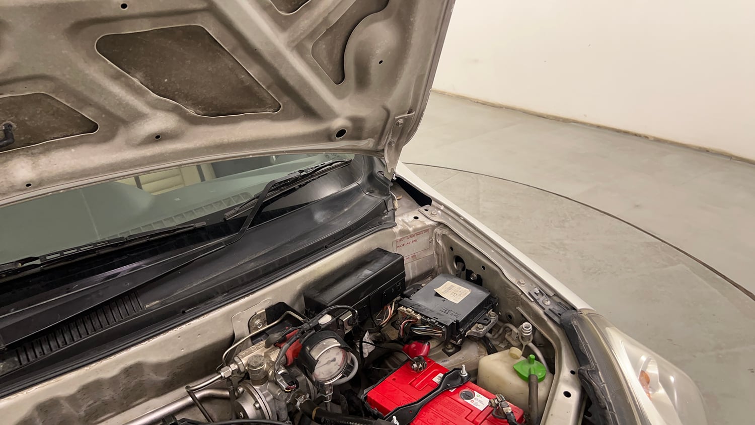 Used 2013 Maruti Suzuki Alto 800 Lxi CNG Cng Manual engine ENGINE LEFT SIDE HINGE & APRON VIEW
