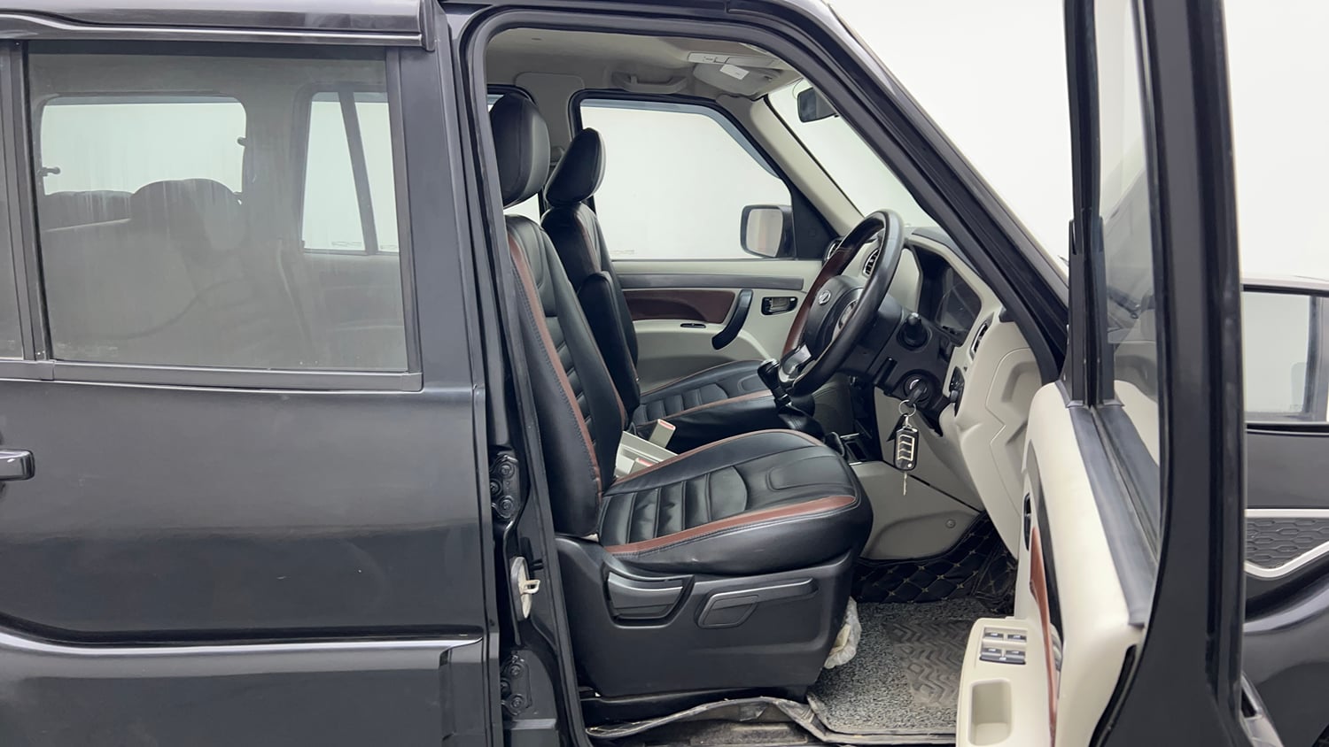 Used 2022 Mahindra Scorpio S9 Diesel Manual interior RIGHT SIDE FRONT DOOR CABIN VIEW