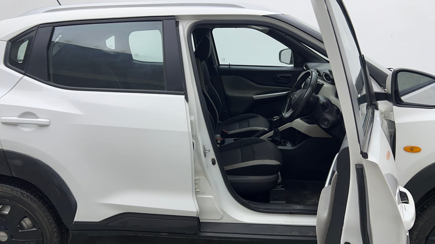 Used 2023 Nissan Magnite XE Petrol Manual interior RIGHT SIDE FRONT DOOR CABIN VIEW