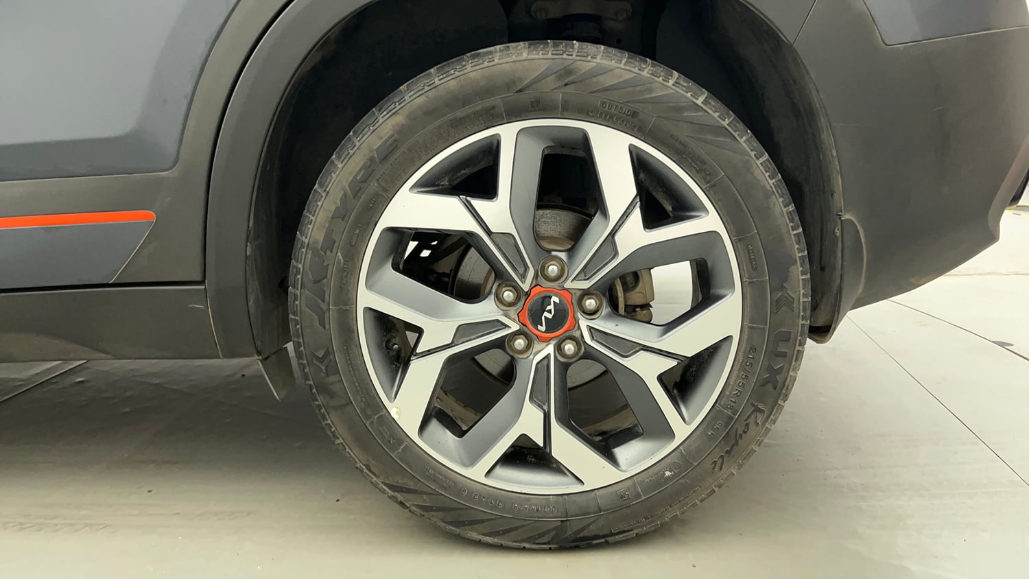 Used 2022 Kia Seltos X Line 1.4 DCT Petrol Automatic tyres LEFT REAR TYRE RIM VIEW