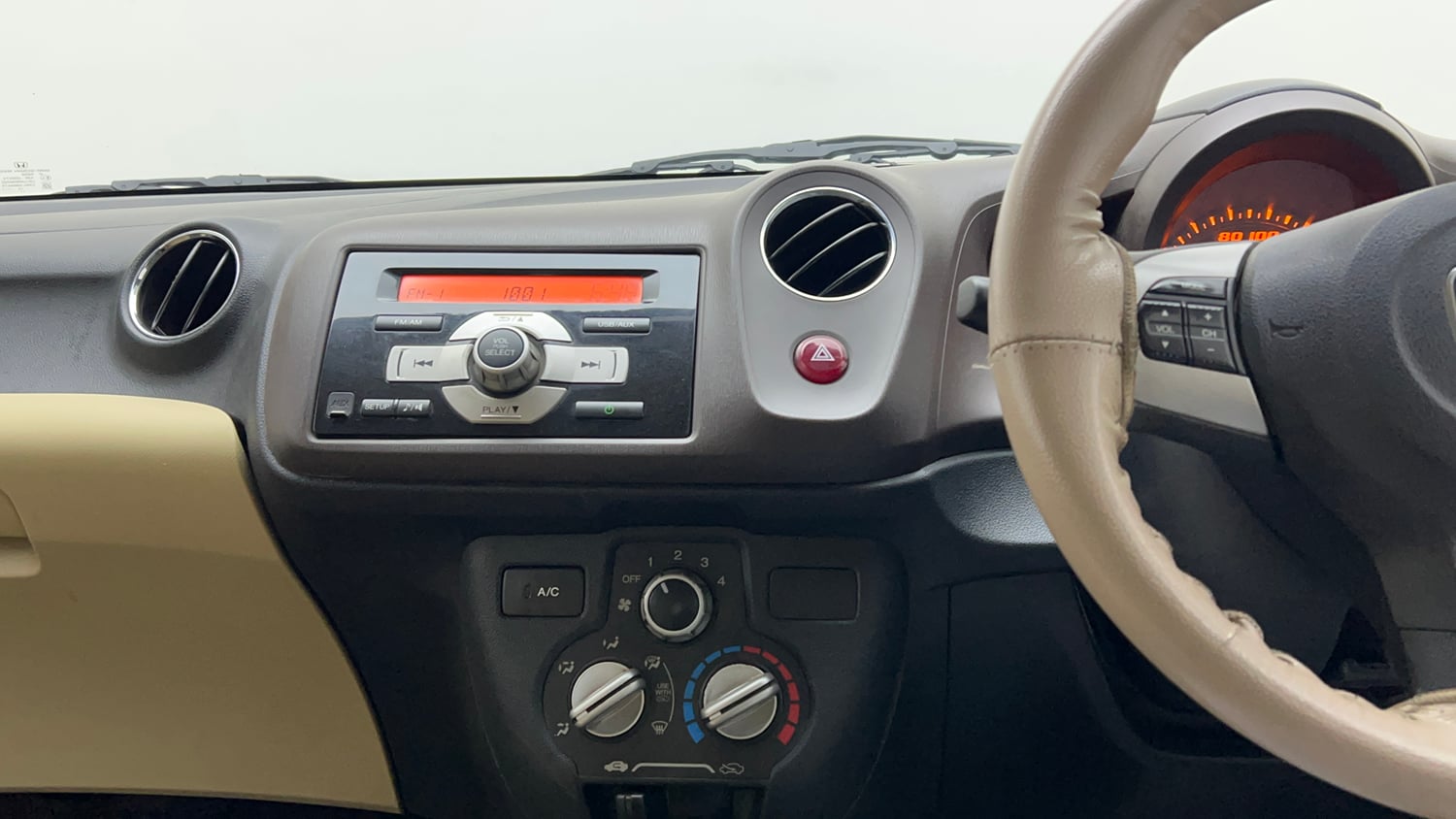 Used 2013 Honda Amaze 1.2 S i-VTEC Petrol Manual interior MUSIC SYSTEM & AC CONTROL VIEW