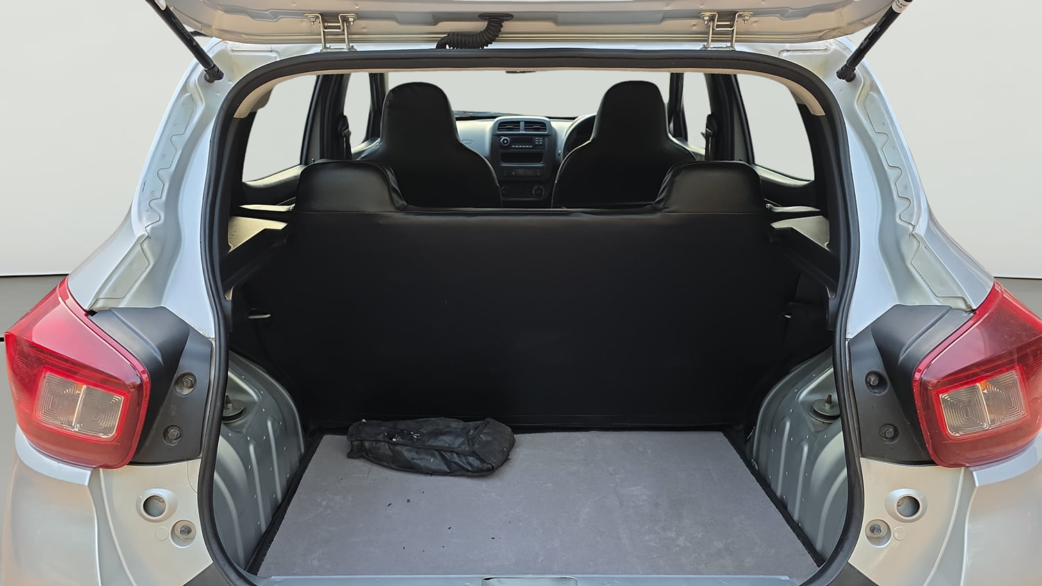 Used 2020 Renault Kwid RXL Petrol Manual interior DICKY INSIDE VIEW