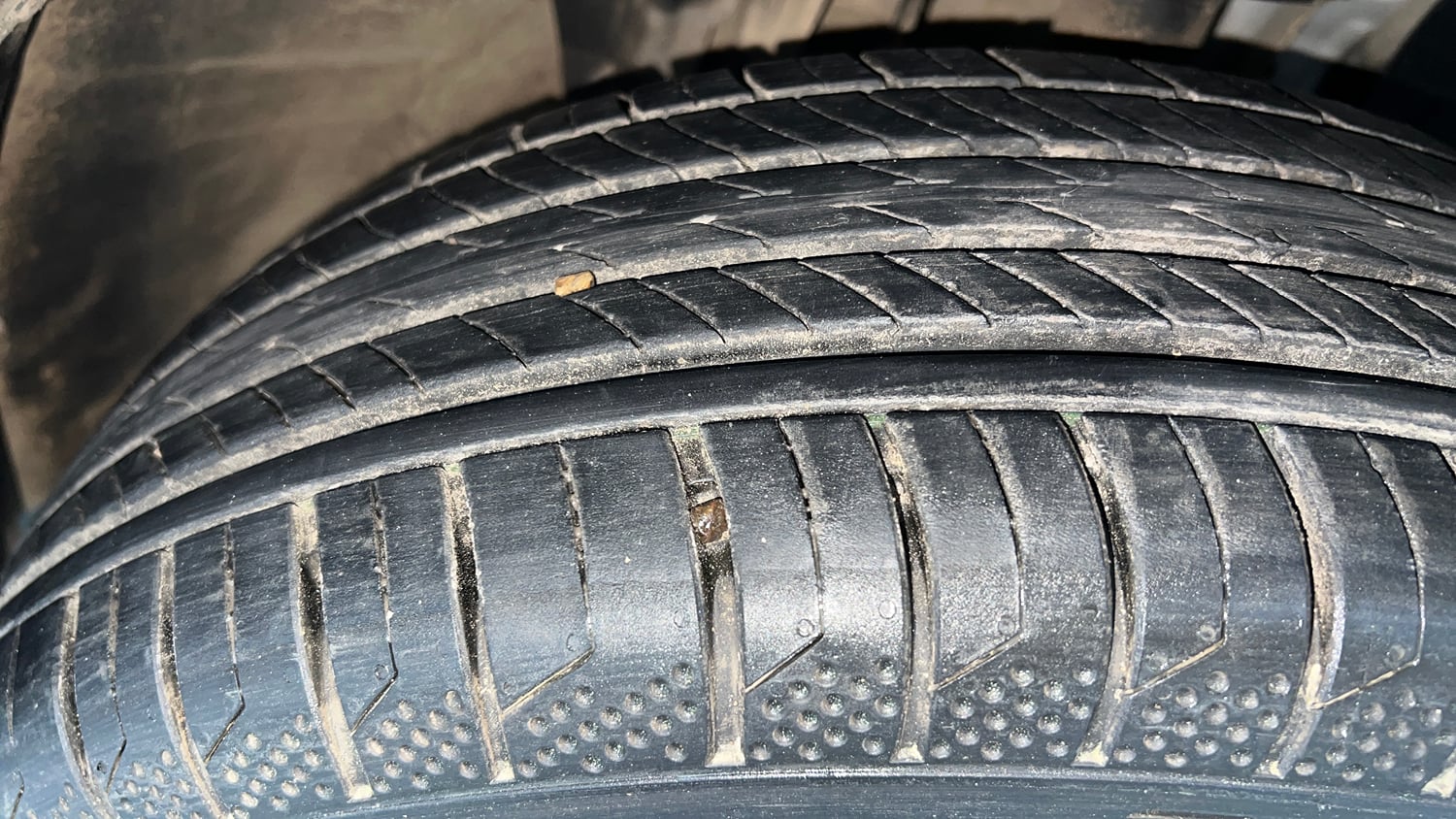 Used 2023 Nissan Magnite XE Petrol Manual tyres RIGHT FRONT TYRE TREAD VIEW