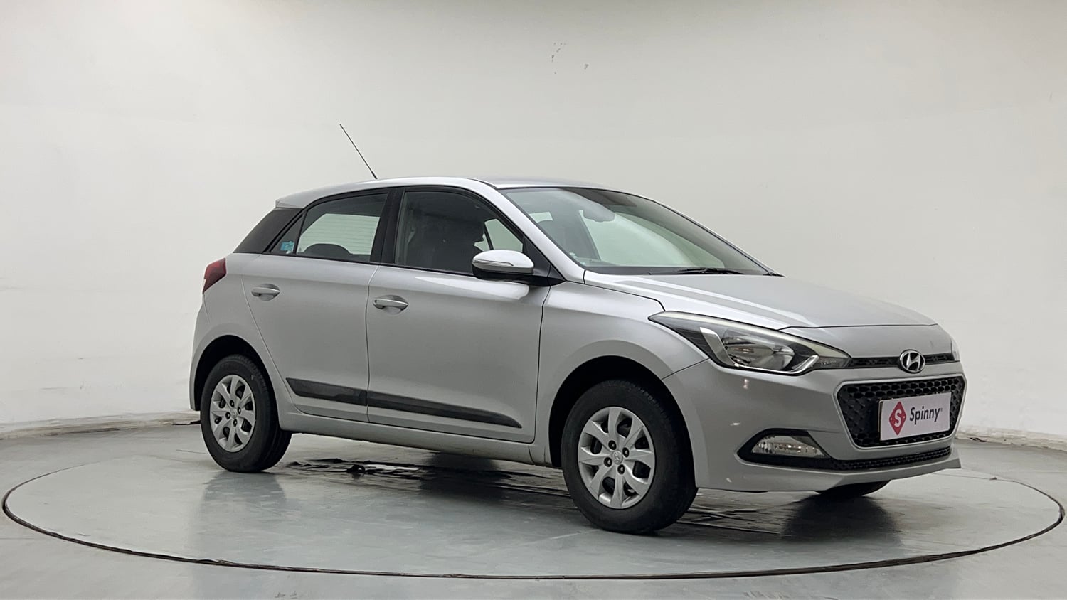 Used 2016 Hyundai Elite i20 Sportz 1.2 Petrol Manual exterior RIGHT FRONT CORNER VIEW