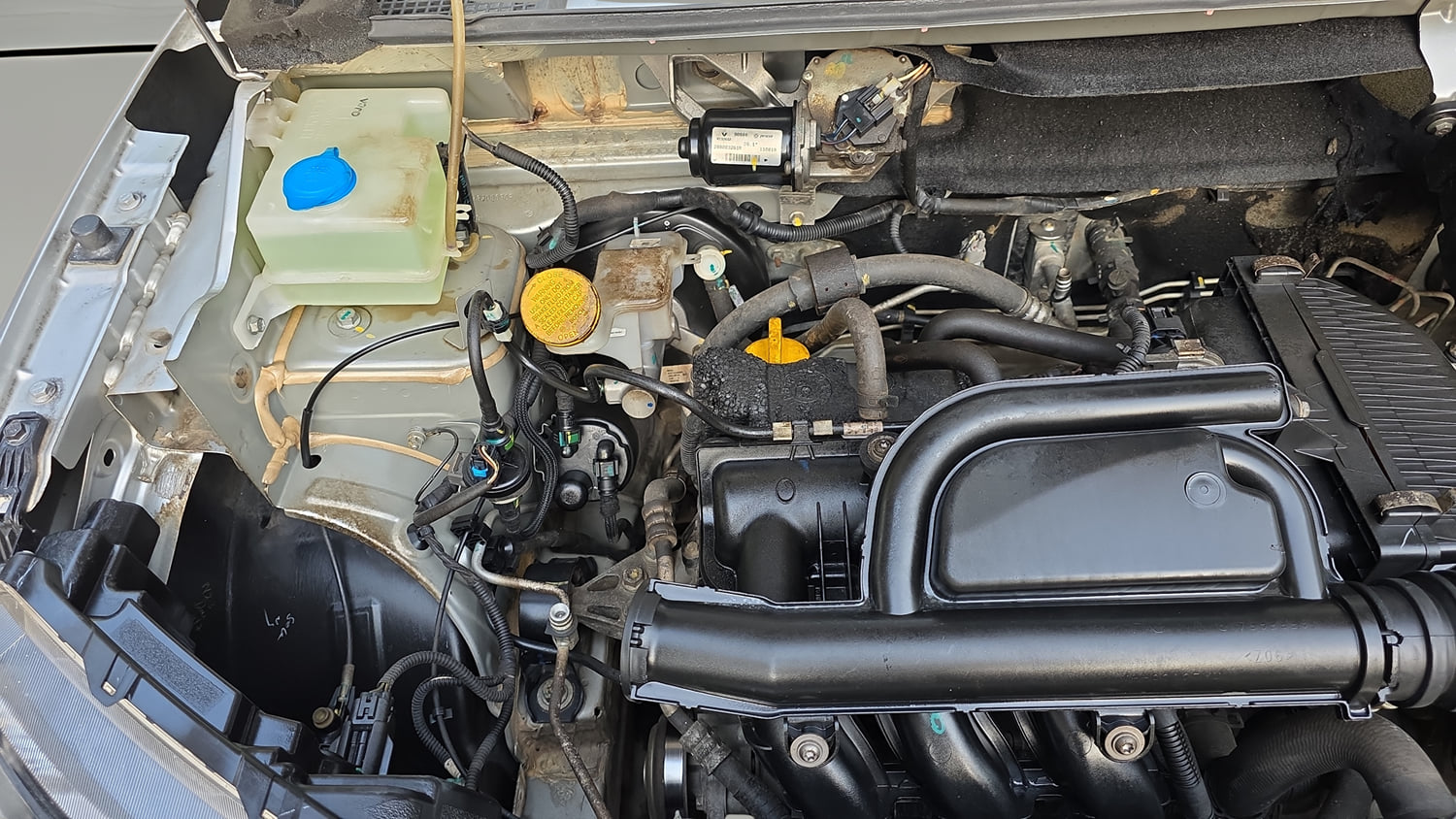 Used 2020 Renault Kwid RXL Petrol Manual engine ENGINE RIGHT SIDE VIEW