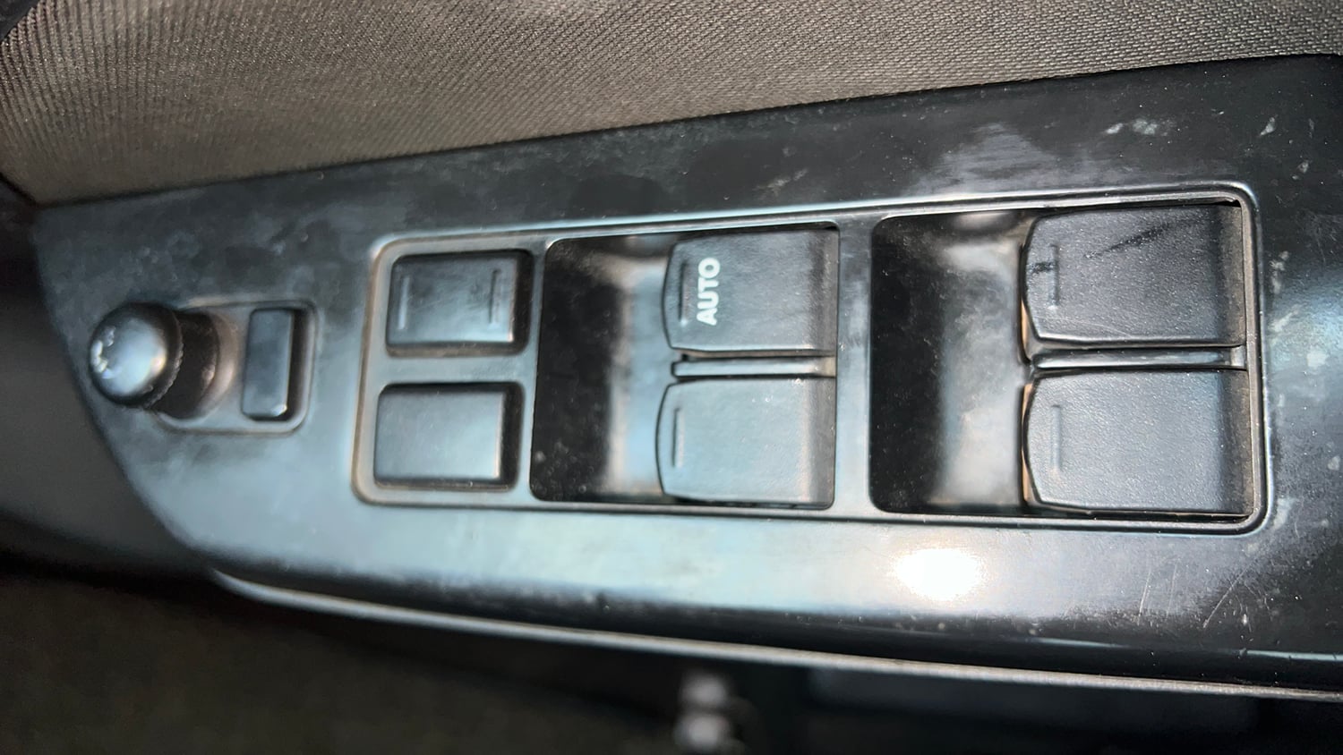Used 2015 Maruti Suzuki Swift VXi Petrol Manual top_features Power windows