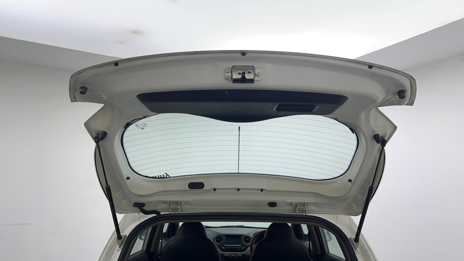 Used 2017 Hyundai Grand i10 Sportz (O) 1.2 Kappa VTVT Petrol Manual interior DICKY DOOR OPEN VIEW