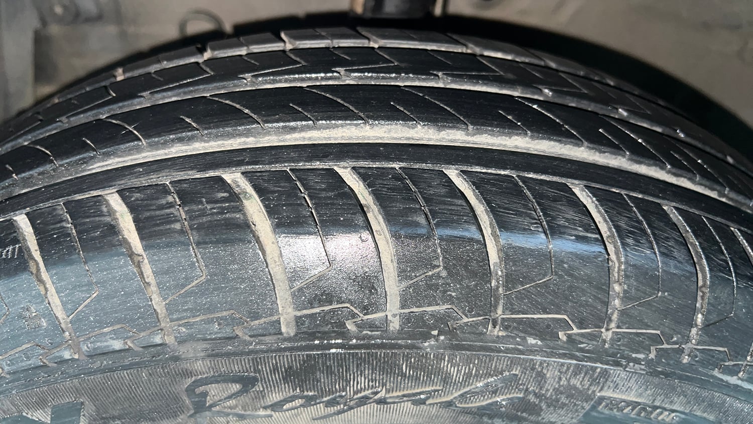 Used 2014 Maruti Suzuki Swift VXi Petrol Manual tyres LEFT FRONT TYRE TREAD VIEW