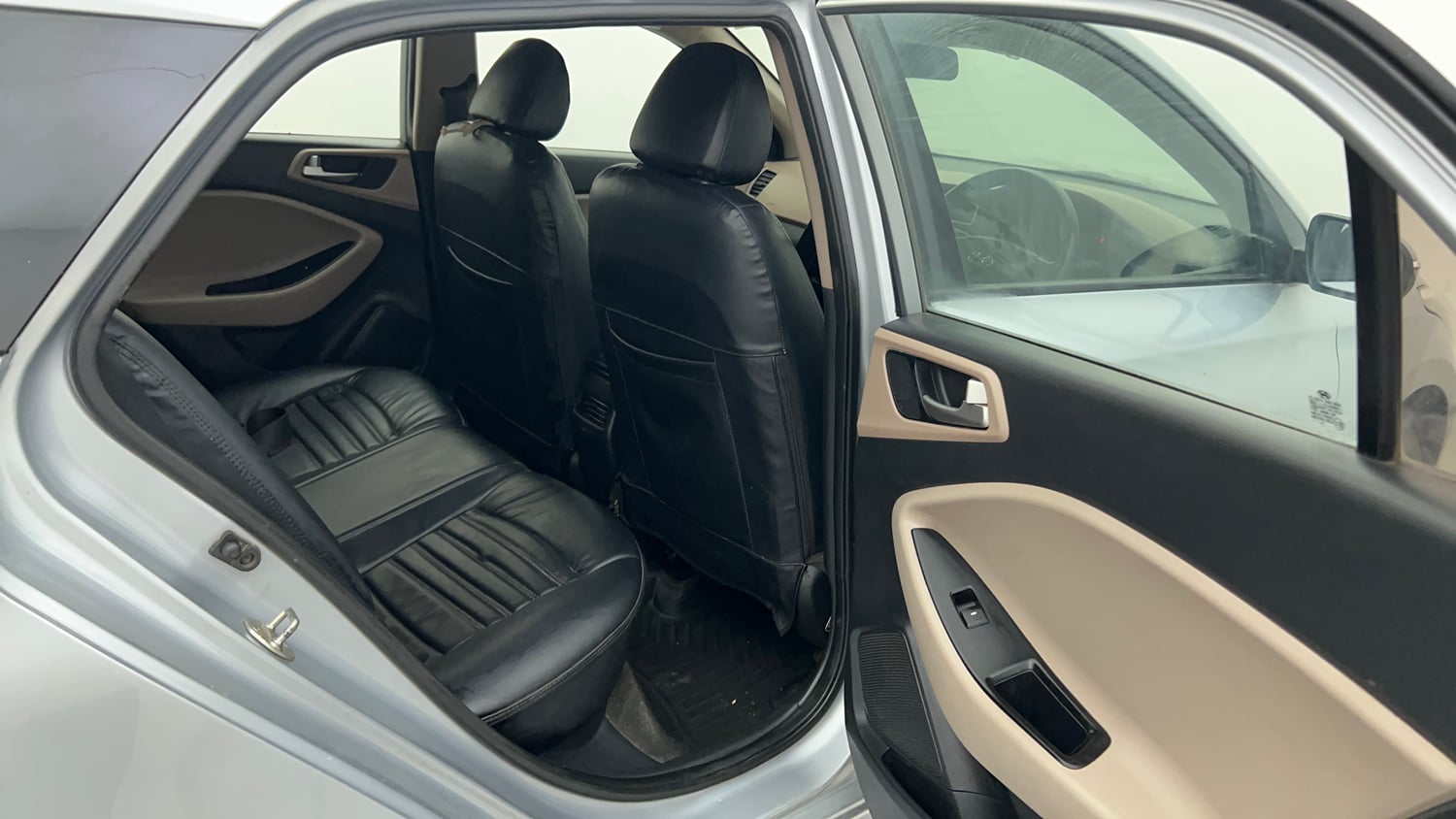 Used 2020 Hyundai Elite i20 Sportz Plus 1.2 Petrol Manual interior RIGHT SIDE REAR DOOR CABIN VIEW