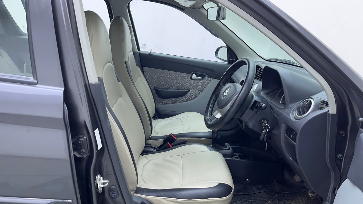 Used 2018 Maruti Suzuki Alto 800 LXi Petrol Manual interior RIGHT SIDE FRONT DOOR CABIN VIEW