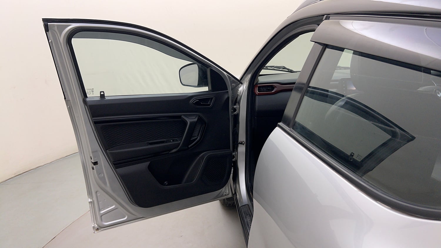 Used 2022 Renault Kiger RXZ Turbo MT Dual Tone Petrol Manual interior LEFT FRONT DOOR OPEN VIEW