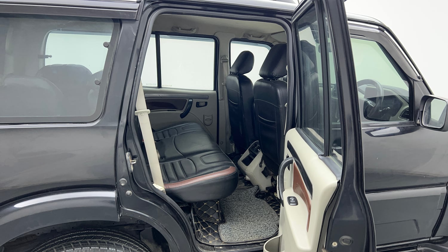 Used 2022 Mahindra Scorpio S9 Diesel Manual interior RIGHT SIDE REAR DOOR CABIN VIEW