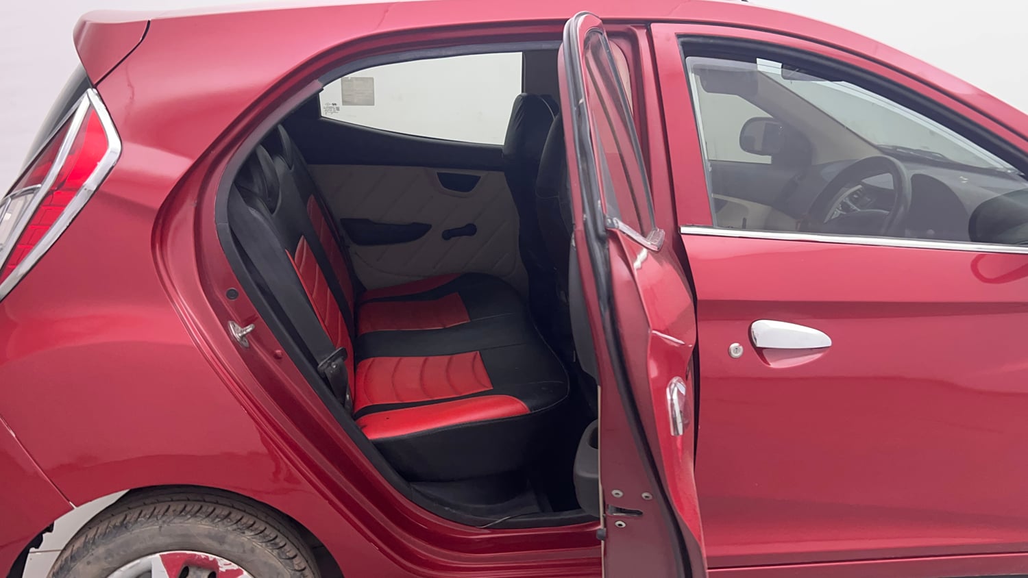 Used 2018 Hyundai Eon Magna + Petrol Manual interior RIGHT SIDE REAR DOOR CABIN VIEW