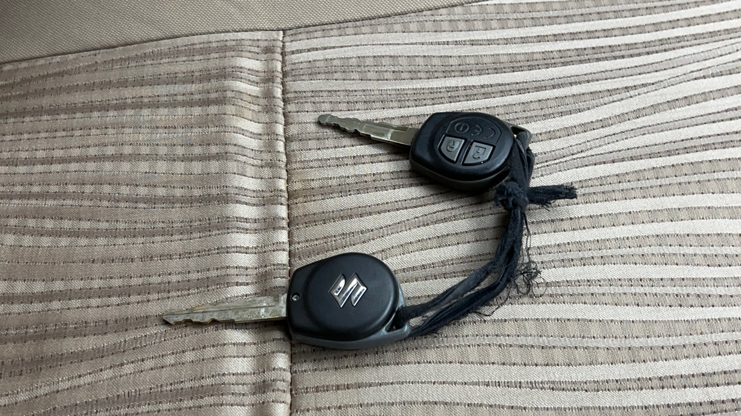 Used 2017 Maruti Suzuki Dzire VXi Petrol Manual extra CAR KEY VIEW
