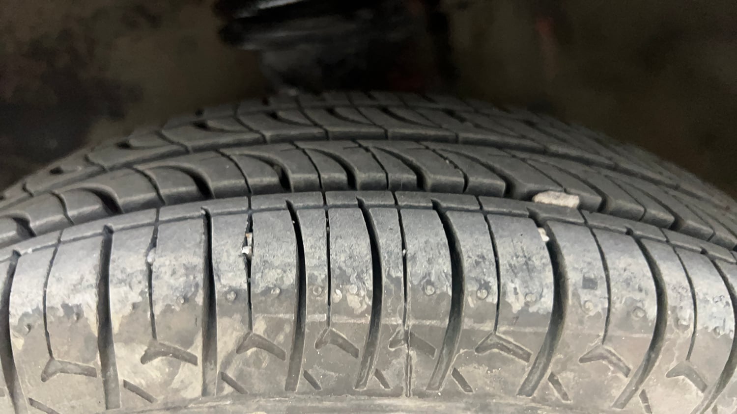 Used 2015 Maruti Suzuki Alto 800 Vxi Petrol Manual tyres LEFT FRONT TYRE TREAD VIEW