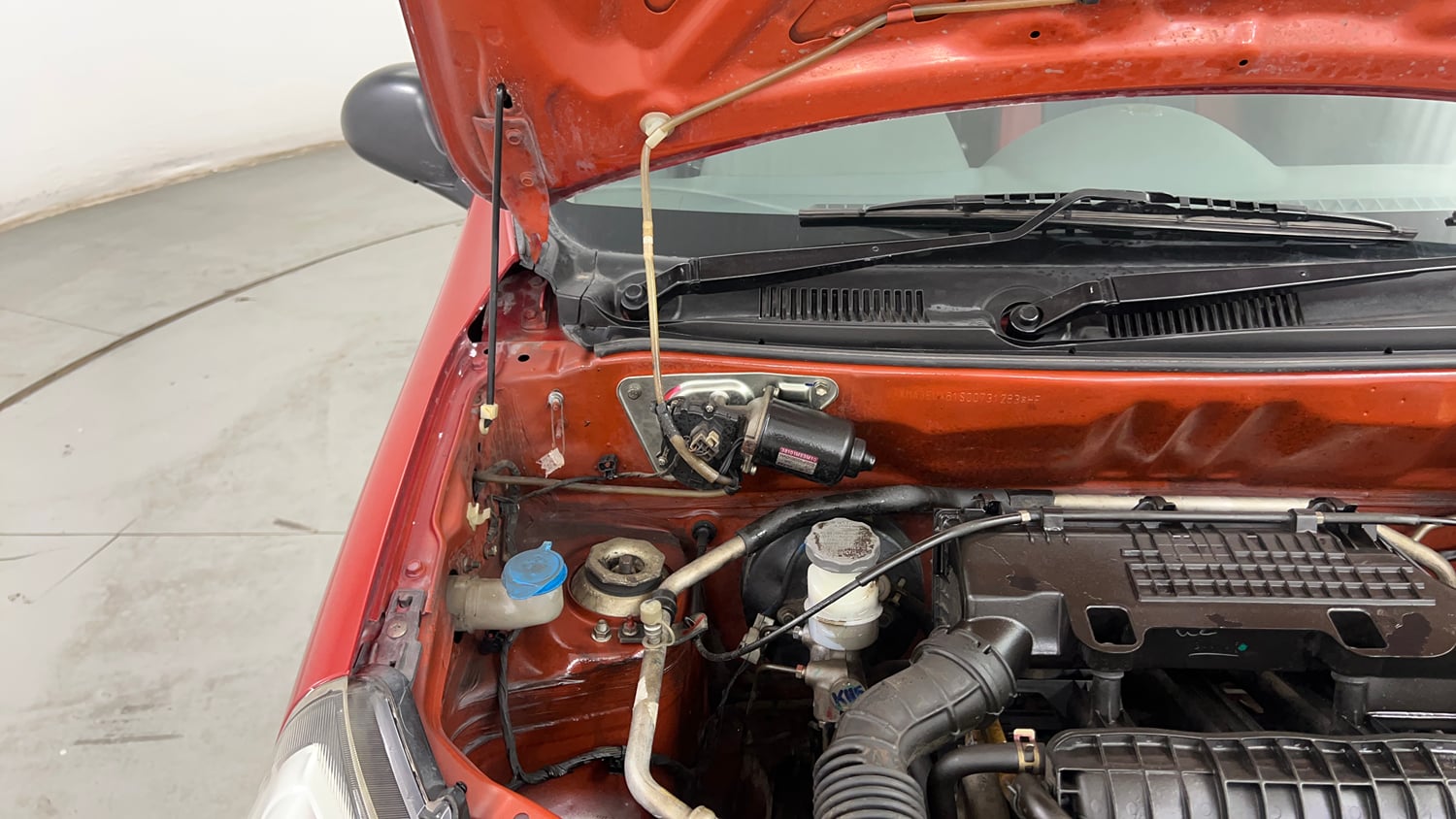 Used 2015 Maruti Suzuki Alto 800 Vxi Petrol Manual engine ENGINE RIGHT SIDE HINGE & APRON VIEW