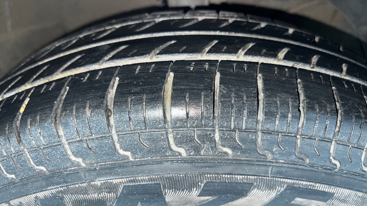 Used 2017 Maruti Suzuki Dzire VXi AMT Petrol Automatic tyres RIGHT FRONT TYRE TREAD VIEW