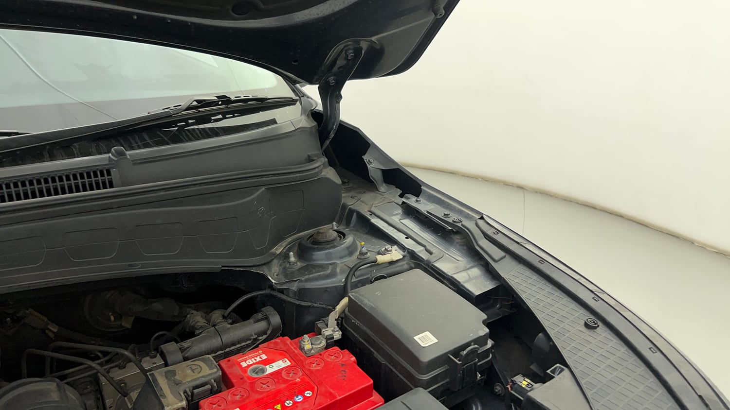 Used 2022 Kia Seltos X Line 1.4 DCT Petrol Automatic engine ENGINE LEFT SIDE HINGE & APRON VIEW