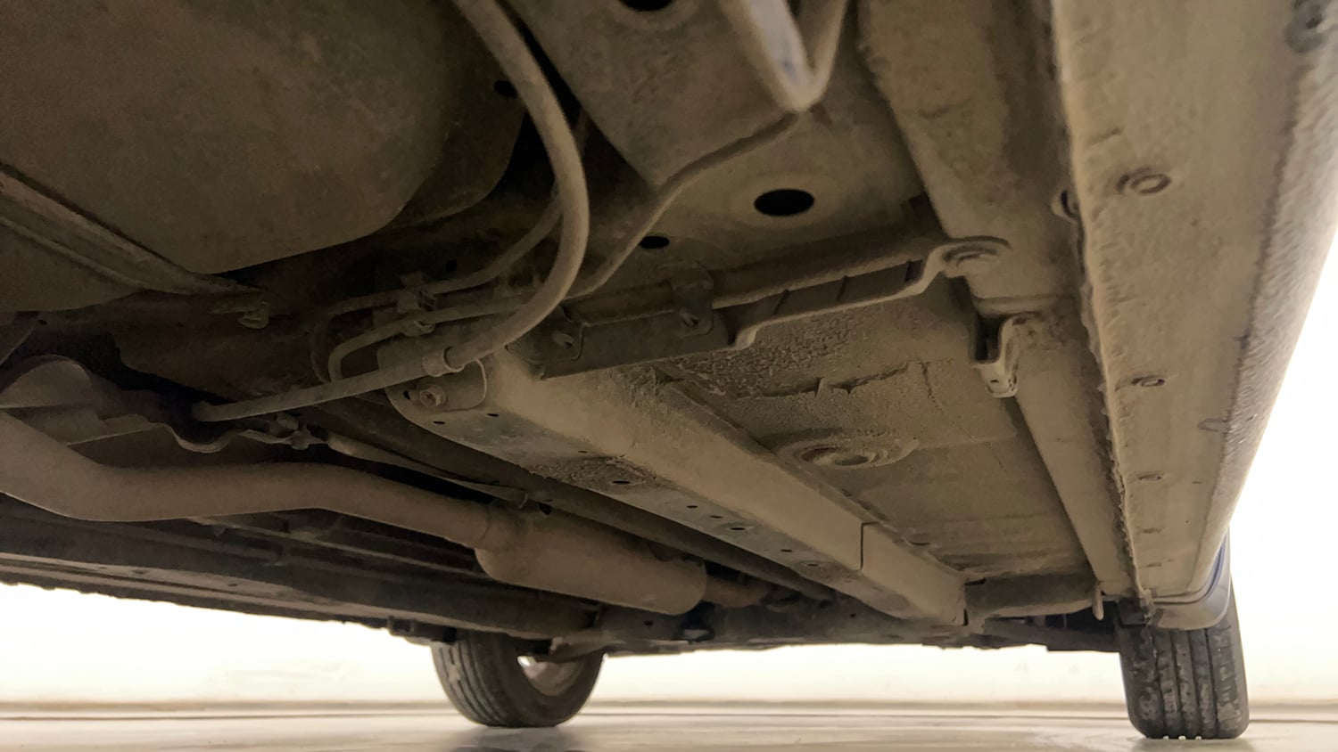 Used 2017 Maruti Suzuki Ciaz Alpha 1.4 AT Petrol Automatic extra REAR RIGHT UNDERBODY VIEW