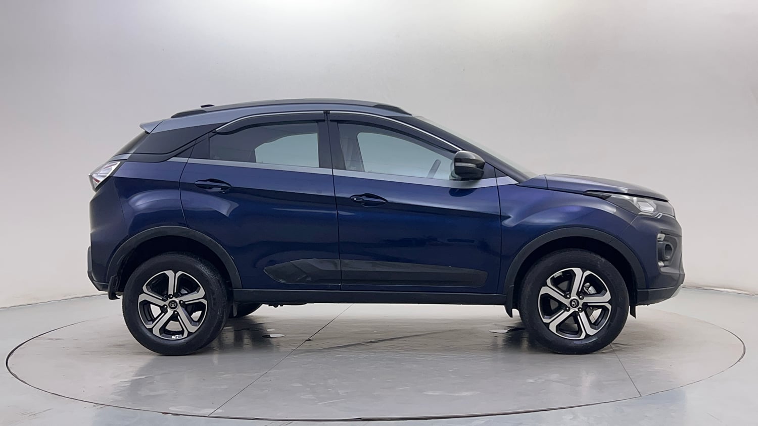 Used 2023 Tata Nexon XZ Plus LUXS Dual Tone Petrol Manual exterior RIGHT SIDE VIEW