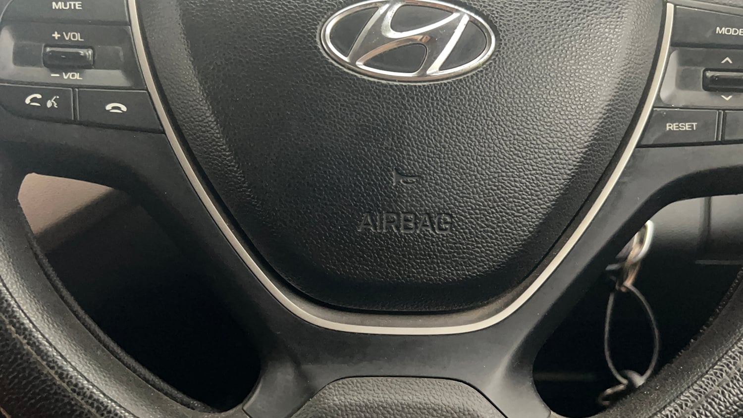 Used 2019 Hyundai Elite i20 Sportz Plus 1.2 Petrol Manual top_features Airbags