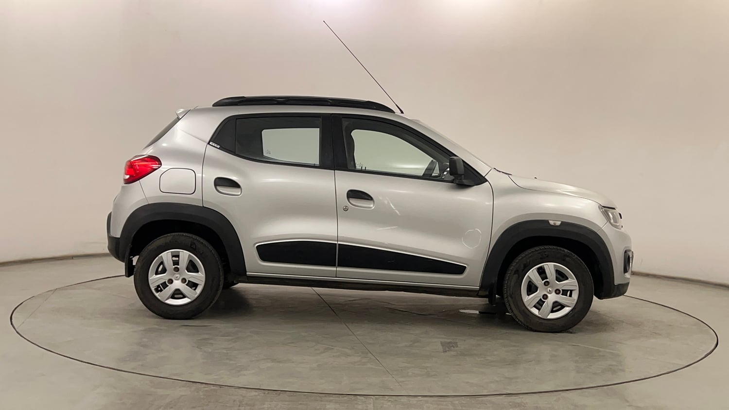 Used 2016 Renault Kwid RXT Petrol Manual exterior RIGHT SIDE VIEW