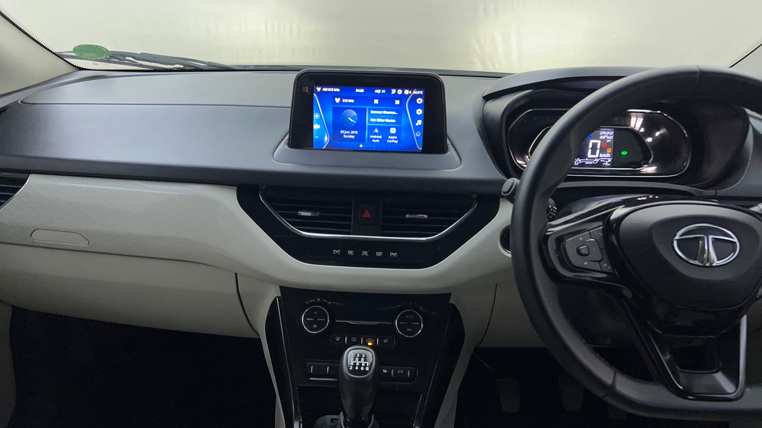 Used 2023 Tata Nexon XZ Plus LUXS Dual Tone Petrol Manual interior MUSIC SYSTEM & AC CONTROL VIEW