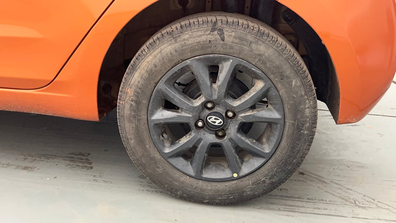 Used 2019 Hyundai Elite i20 Sportz Plus 1.2 Petrol Manual tyres LEFT REAR TYRE RIM VIEW