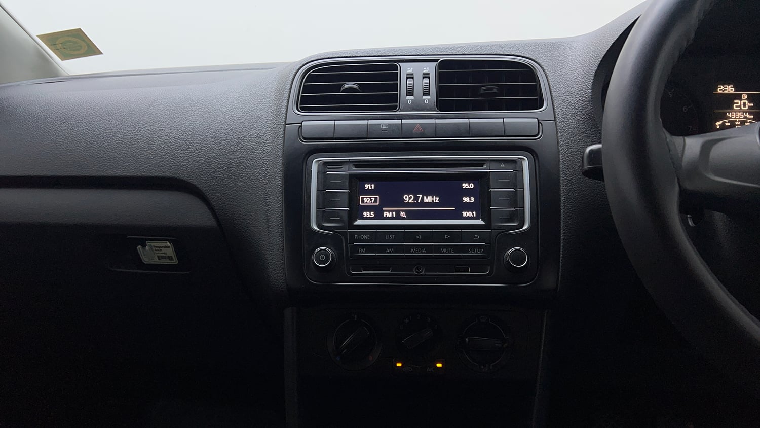Used 2022 Volkswagen Polo Comfortline 1.0L MPI Petrol Manual top_features Integrated (in-dash) music system