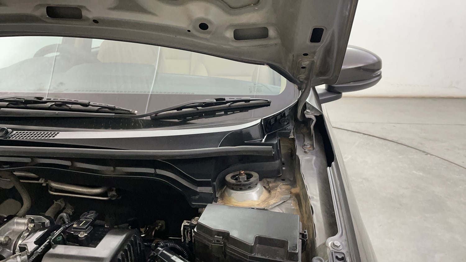 Used 2020 Honda Amaze 1.2 VX CVT Petrol Petrol Automatic engine ENGINE LEFT SIDE HINGE & APRON VIEW
