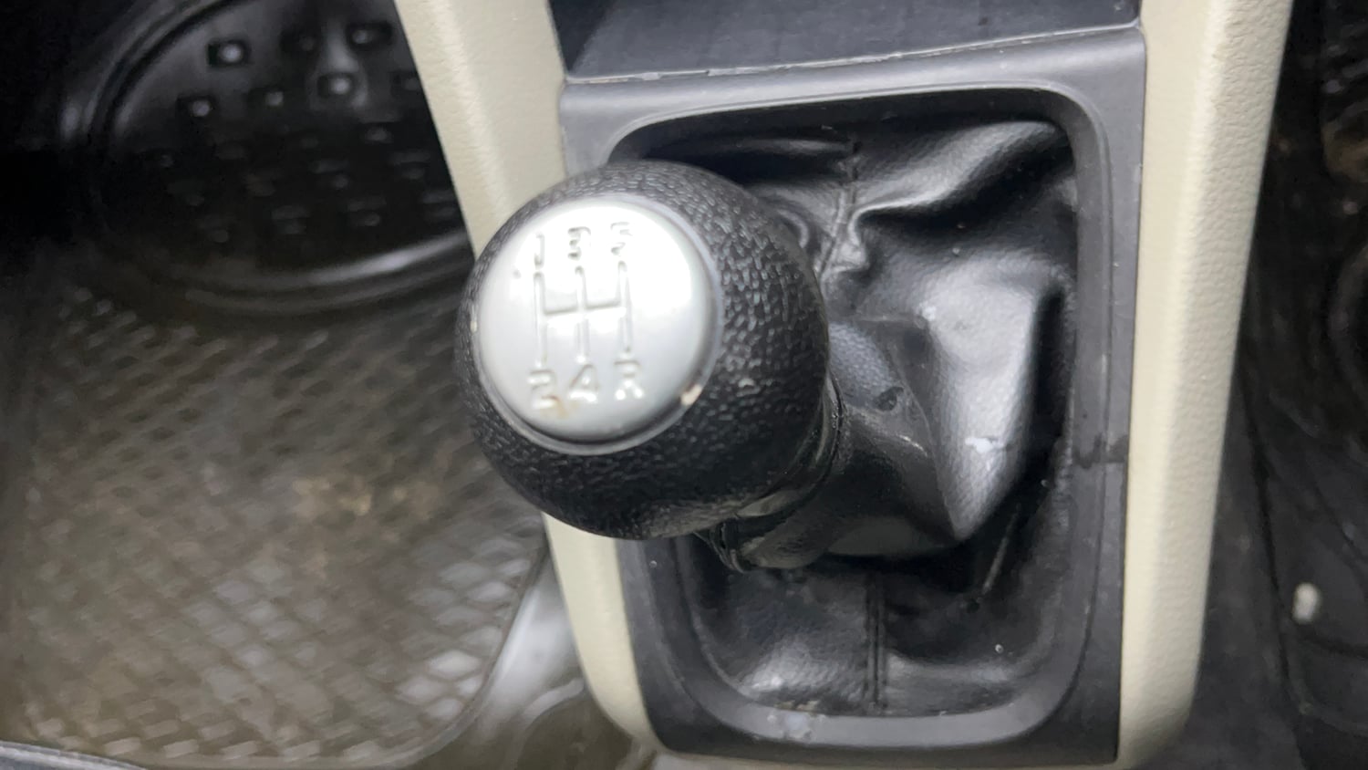Used 2016 Maruti Suzuki Celerio ZXi Petrol Manual interior GEAR  KNOB VIEW