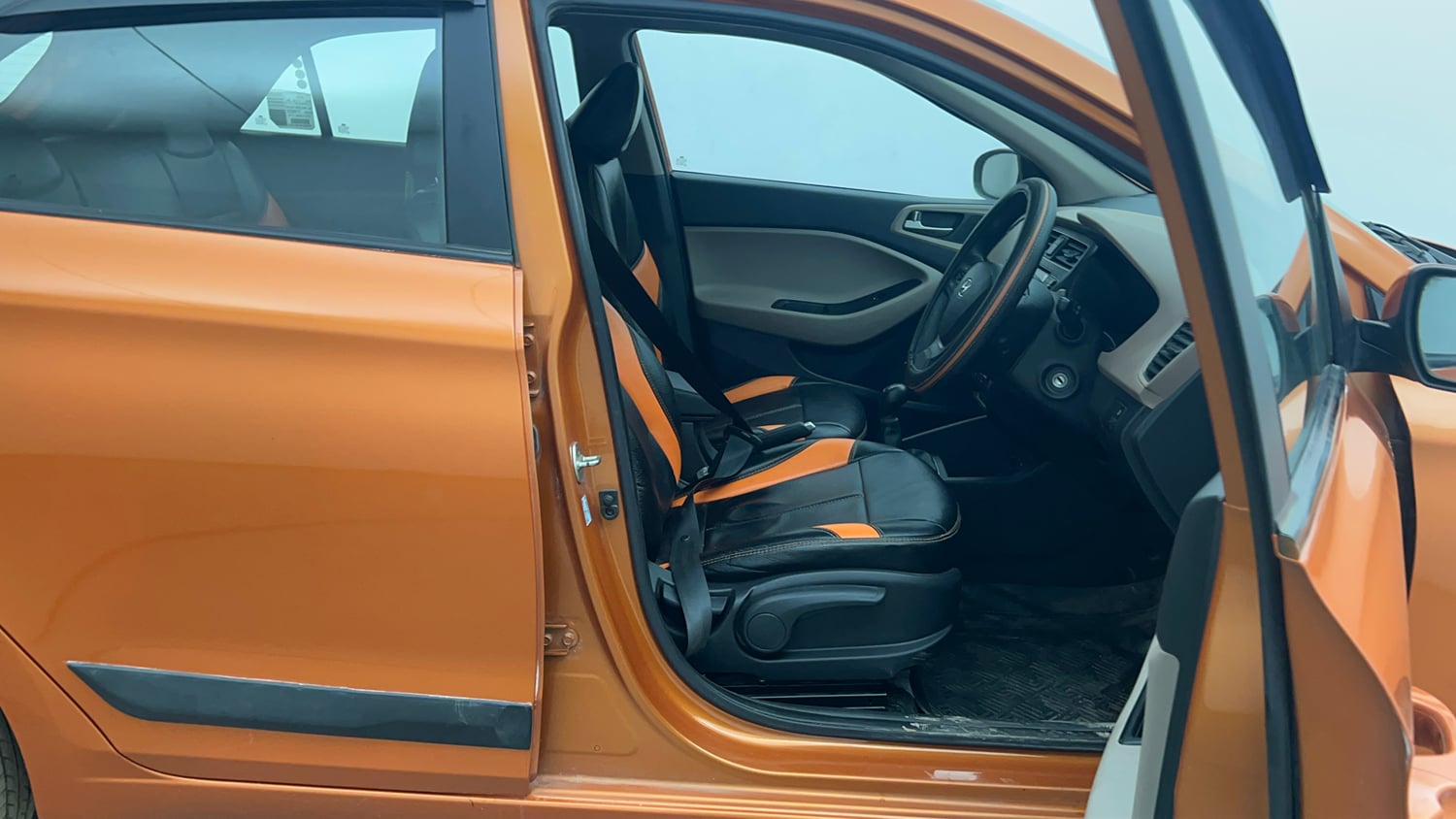Used 2019 Hyundai Elite i20 Sportz Plus 1.2 Petrol Manual interior RIGHT SIDE FRONT DOOR CABIN VIEW