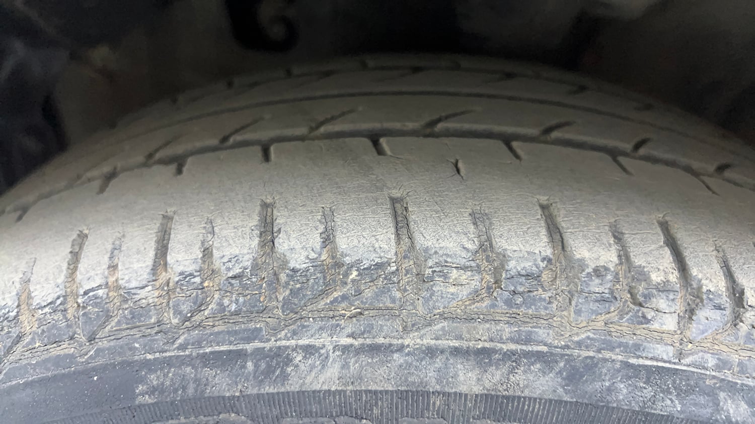 Used 2013 Hyundai Verna Fluidic 1.6 VTVT SX Petrol Manual tyres LEFT FRONT TYRE TREAD VIEW