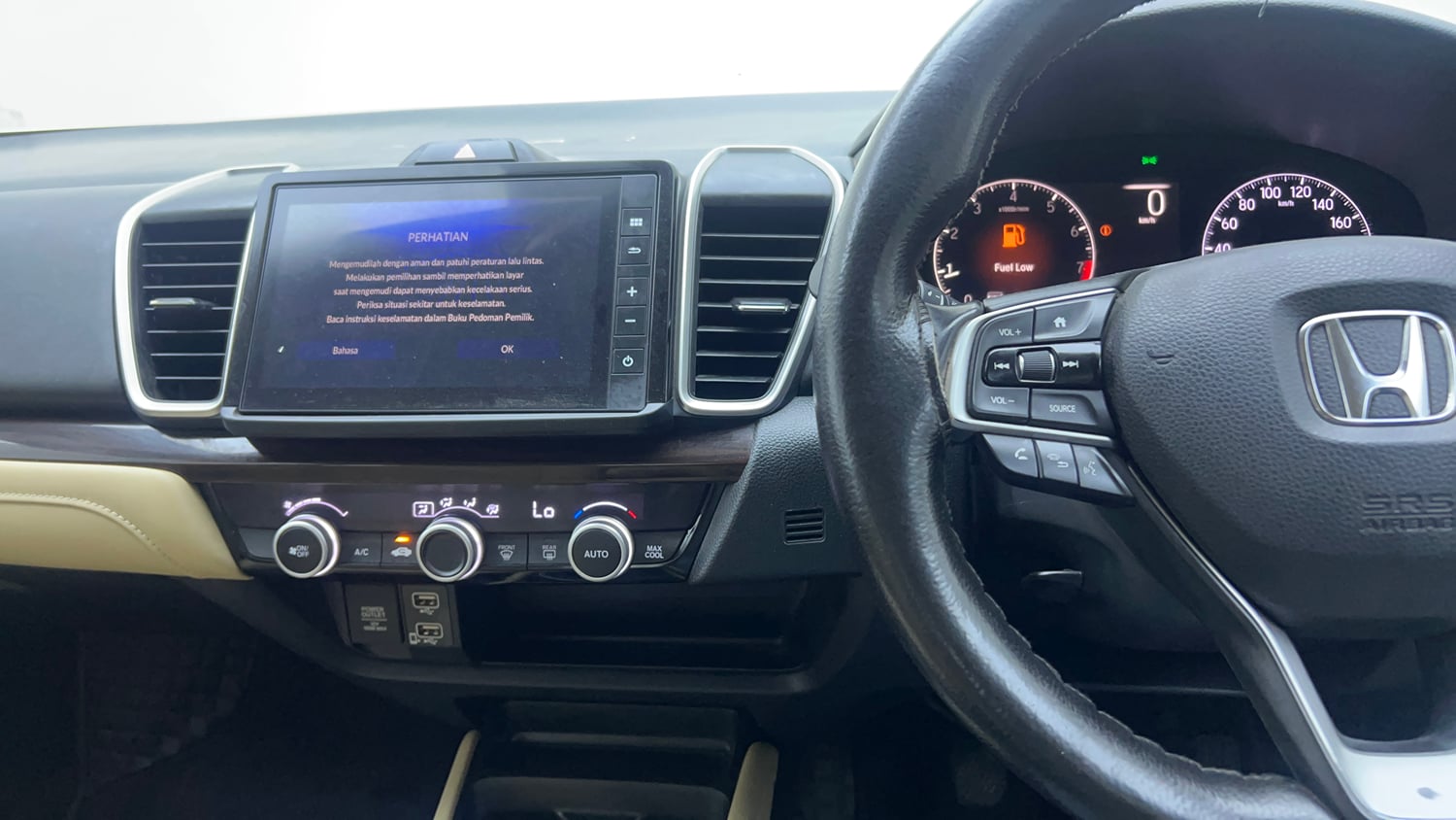 Used 2022 Honda City ZX Petrol Petrol Manual interior MUSIC SYSTEM & AC CONTROL VIEW