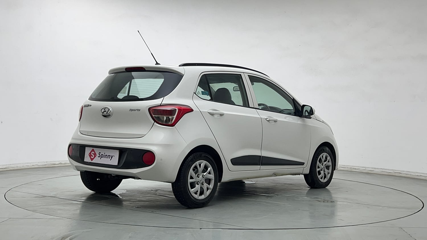 Used 2017 Hyundai Grand i10 Sportz (O) 1.2 Kappa VTVT Petrol Manual exterior RIGHT REAR CORNER VIEW