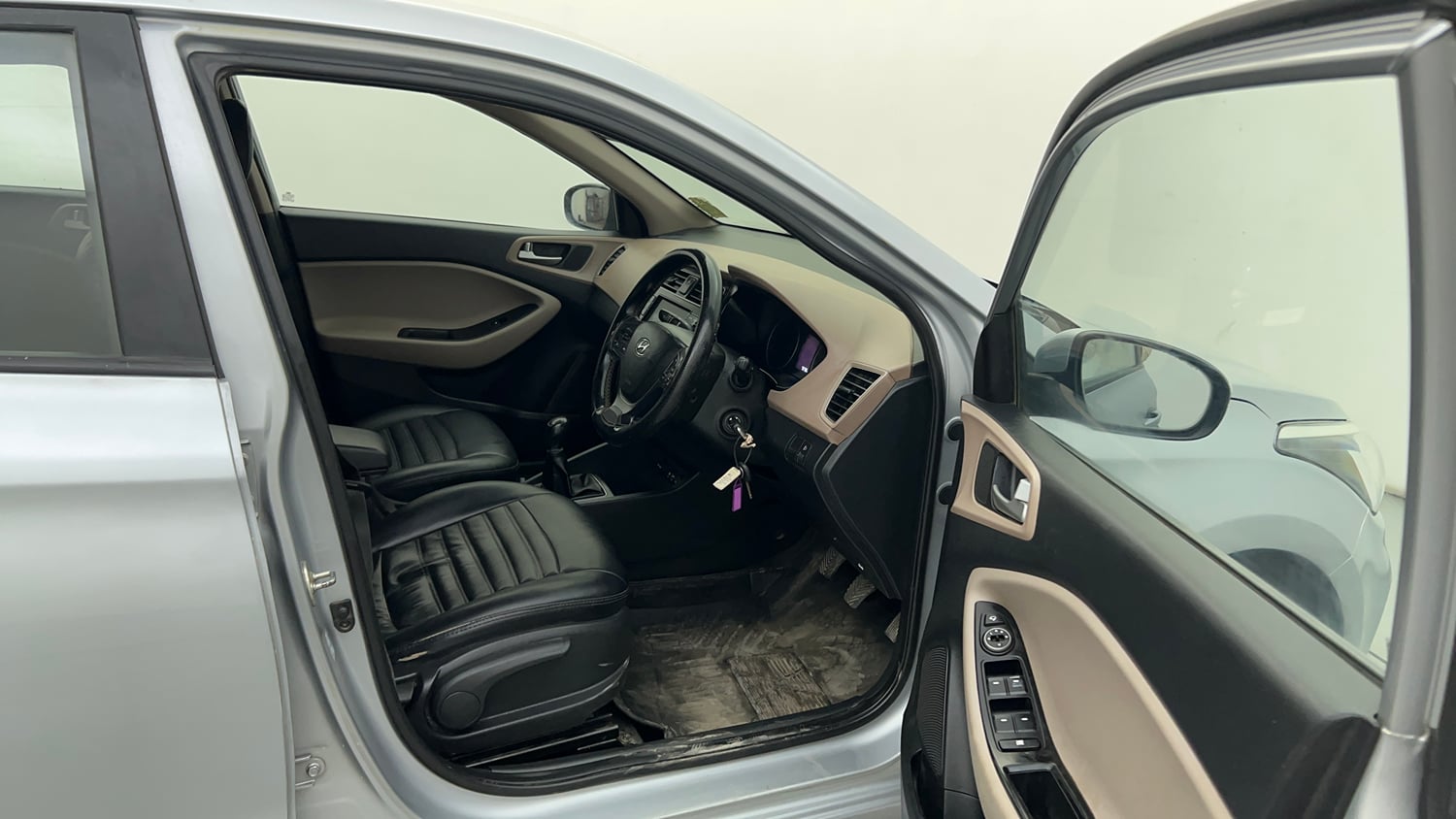 Used 2020 Hyundai Elite i20 Sportz Plus 1.2 Petrol Manual interior RIGHT SIDE FRONT DOOR CABIN VIEW