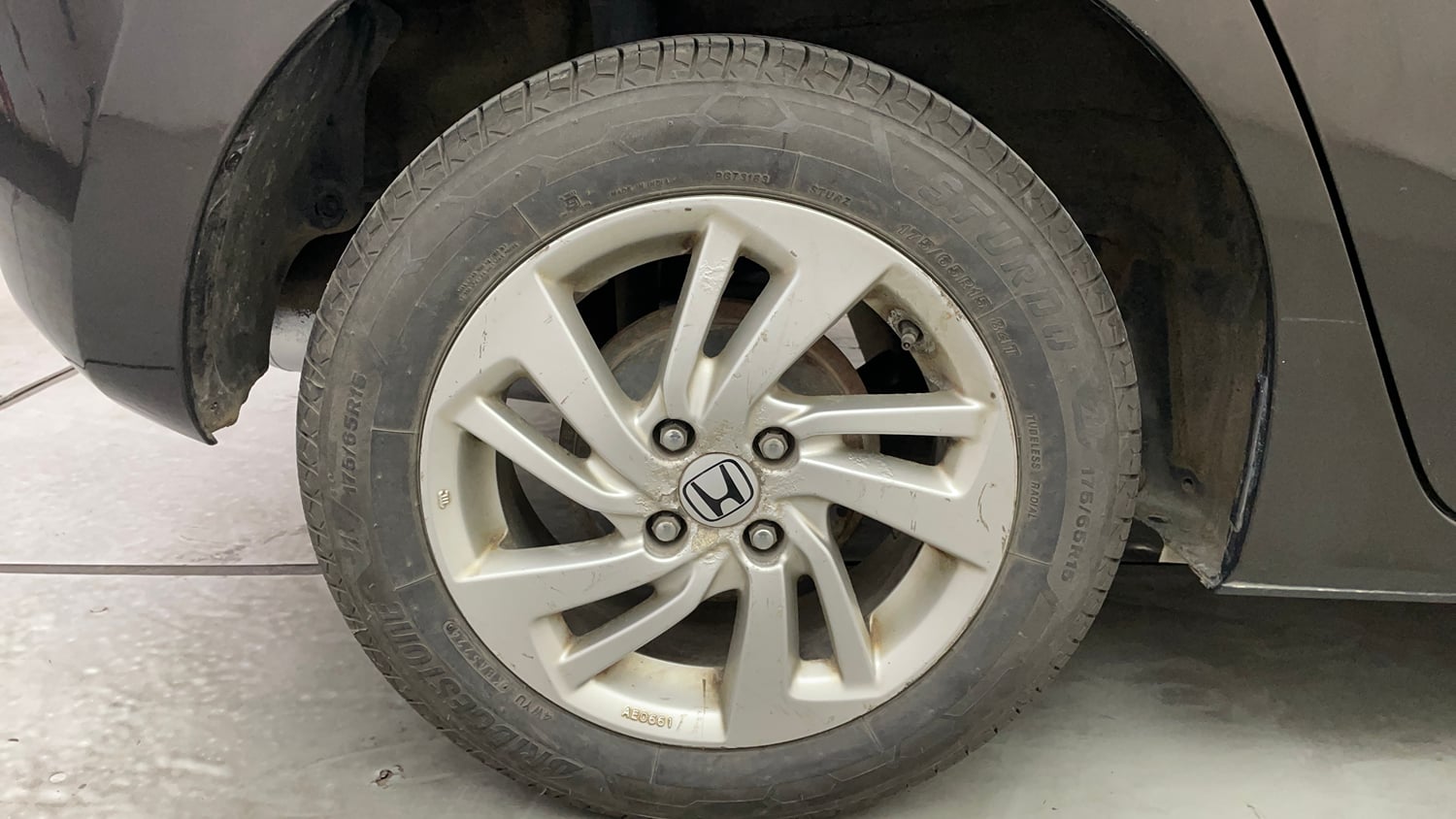 Used 2017 Honda Jazz V AT Petrol Petrol Automatic tyres RIGHT REAR TYRE RIM VIEW