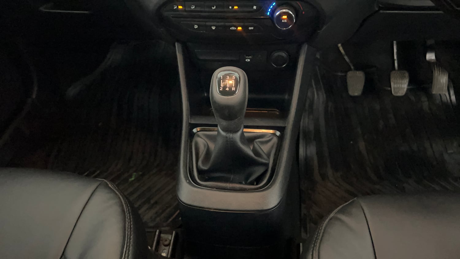 Used 2023 Tata Punch Adventure iCNG Cng Manual interior GEAR  KNOB VIEW