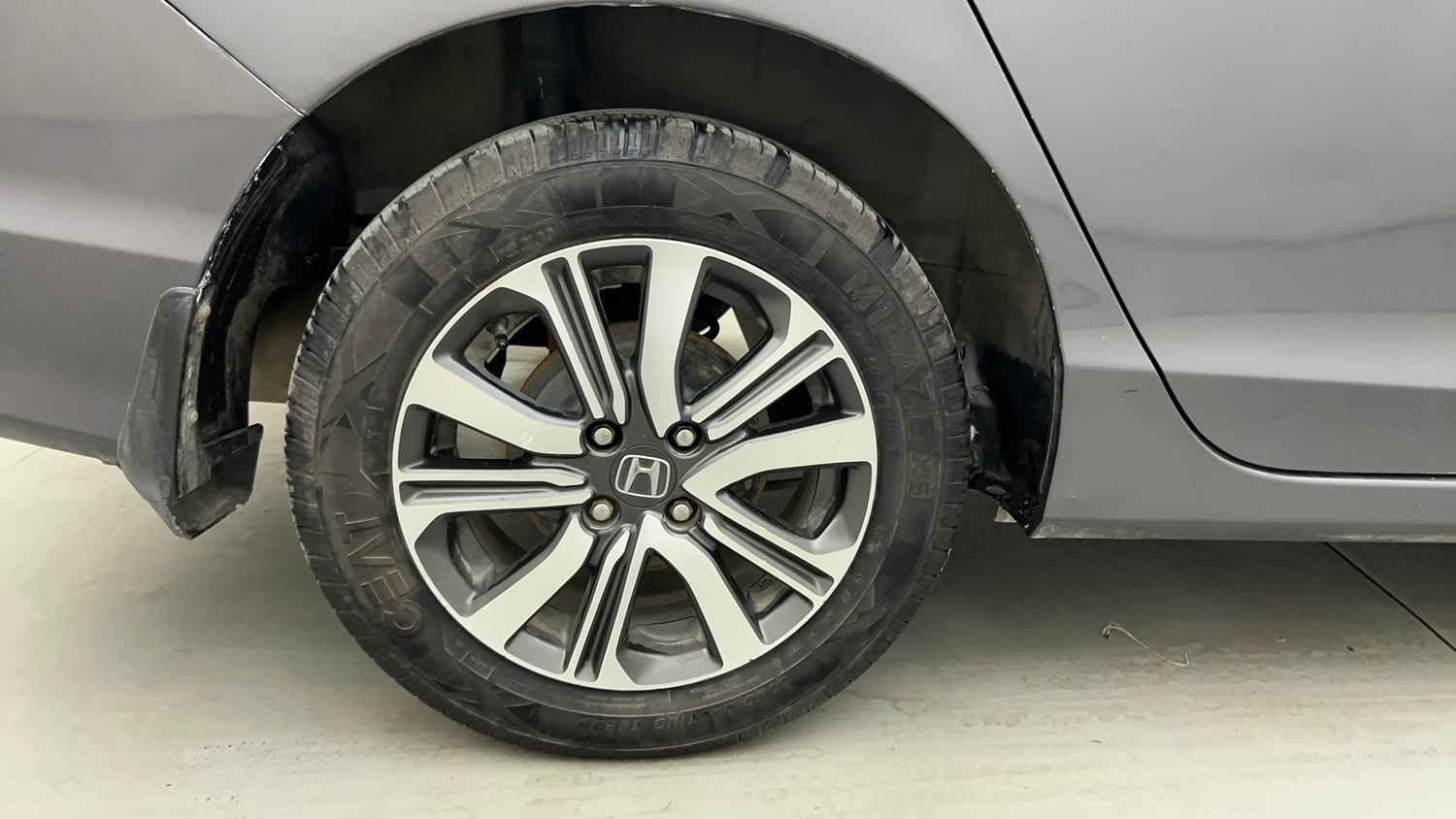 Used 2019 Honda City V CVT Petrol Petrol Automatic tyres RIGHT REAR TYRE RIM VIEW