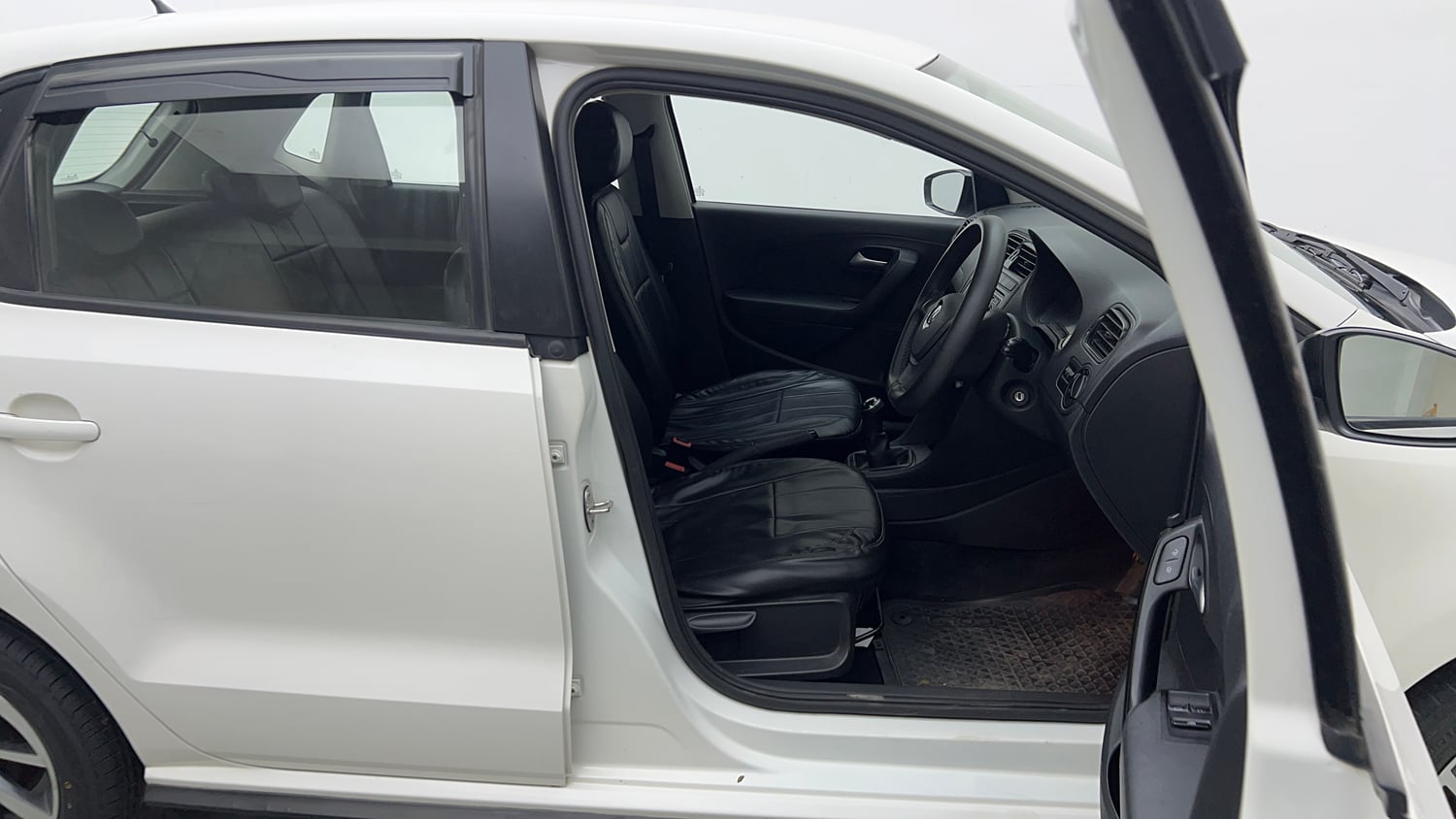 Used 2022 Volkswagen Polo Comfortline 1.0L MPI Petrol Manual interior RIGHT SIDE FRONT DOOR CABIN VIEW