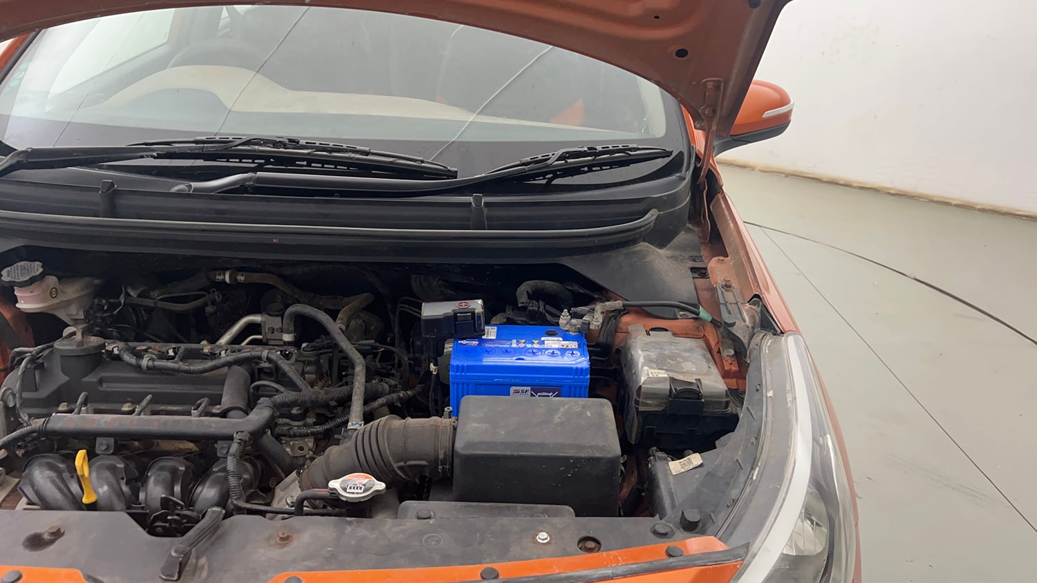 Used 2019 Hyundai Elite i20 Sportz Plus 1.2 Petrol Manual engine ENGINE LEFT SIDE HINGE & APRON VIEW