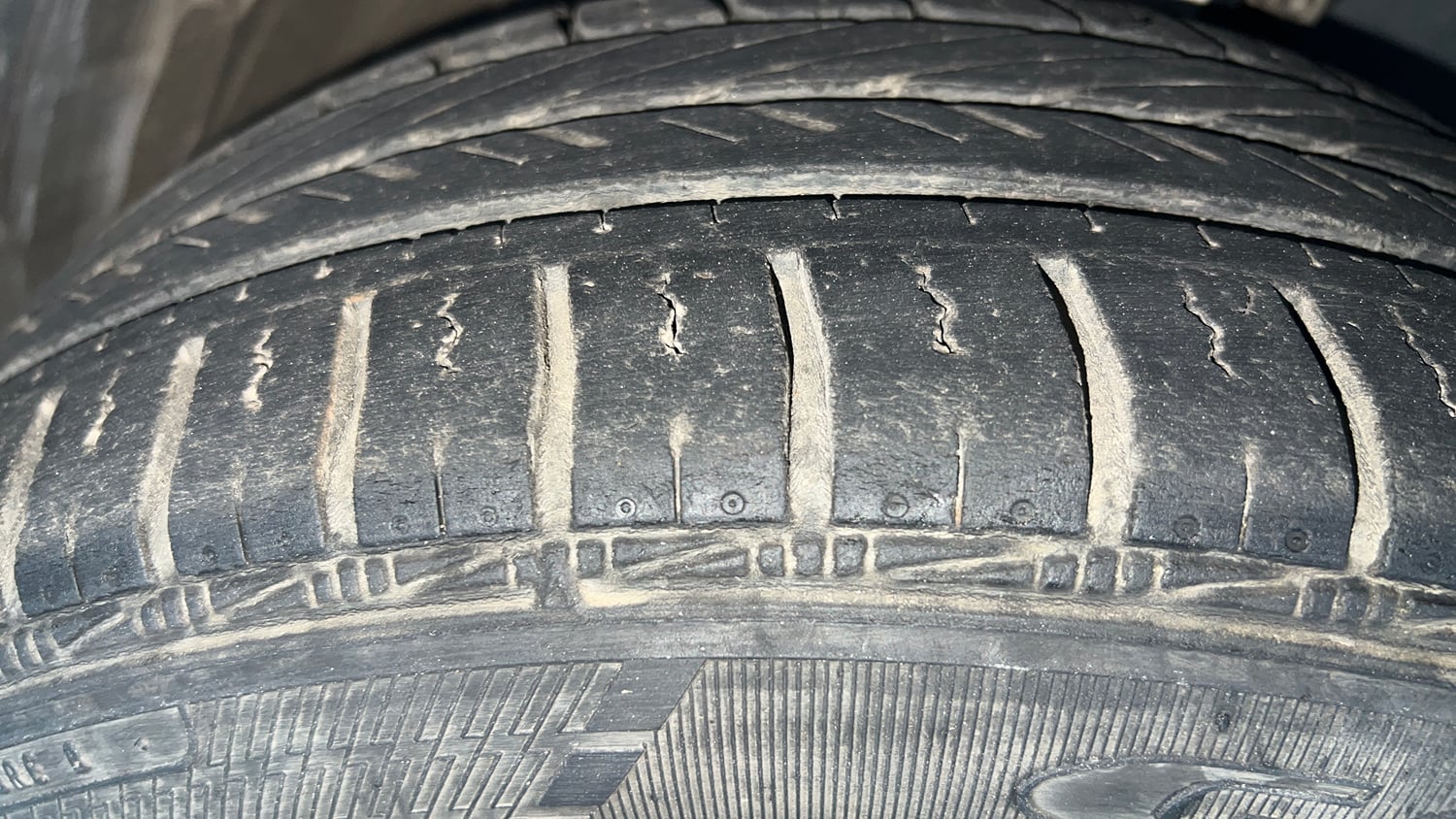 Used 2022 Volkswagen Polo Comfortline 1.0L MPI Petrol Manual tyres RIGHT FRONT TYRE TREAD VIEW
