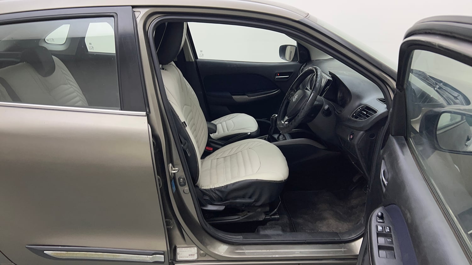 Used 2020 Maruti Suzuki Baleno Zeta Petrol Manual interior RIGHT SIDE FRONT DOOR CABIN VIEW