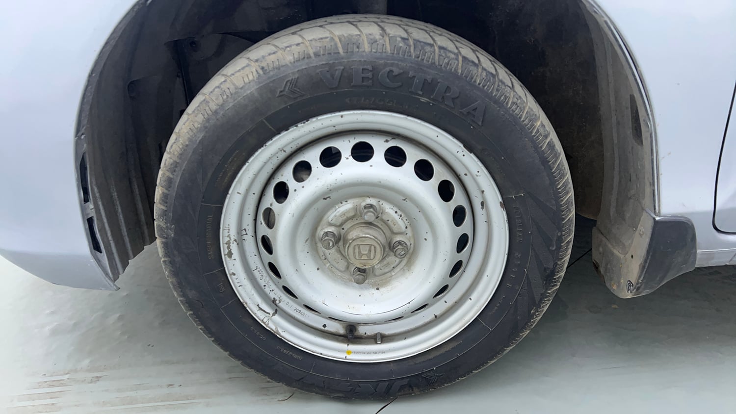 Used 2018 Honda Amaze 1.2 E MT Petrol Petrol Manual tyres LEFT FRONT TYRE RIM VIEW